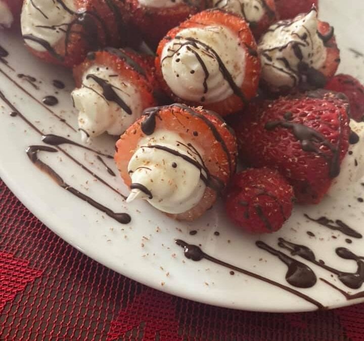 3-ingredient cheesecake stuffed strawberries (THM S, low carb, keto)